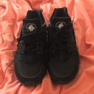 Women’s Nike Huaraches Black